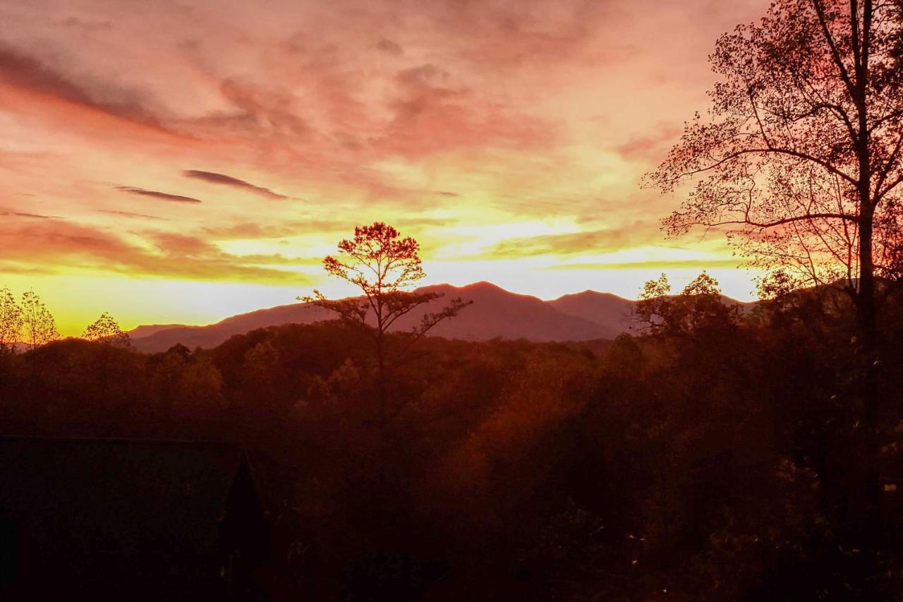 Cozy Cabin With Mountain Views Near Skylift Park! Gatlinburg Extérieur photo